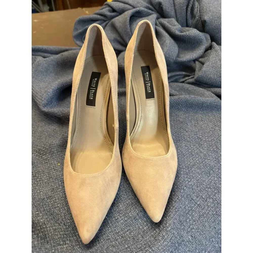 White House Black Market Tan Golden Brown Suede Heels size 8.5 Olivia Fungi